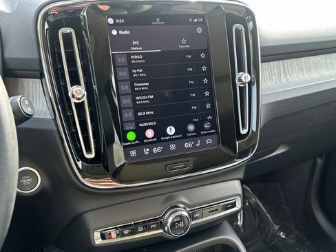 Certified 2024 Volvo XC40 B5 Plus w/ Climate Package AWD/4WD image 21