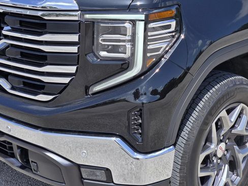 Used 2026 GMC Sierra 1500 SLT AWD/4WD image 9