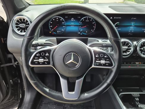 Used 2022 Mercedes-Benz GLB 250 GLB 250 w/ Premium Package Lite image 23