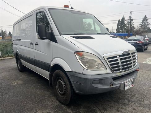 Used 2013 Freightliner Sprinter 2500 image 7