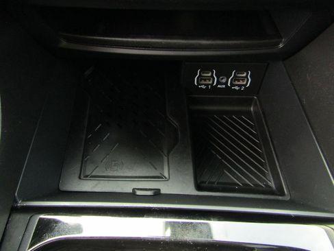 Used 2025 Chrysler Pacifica Limited FWD image 31