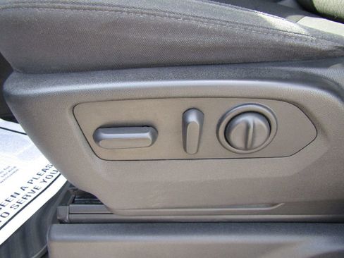 Used 2022 GMC Sierra 1500 SLE image 11