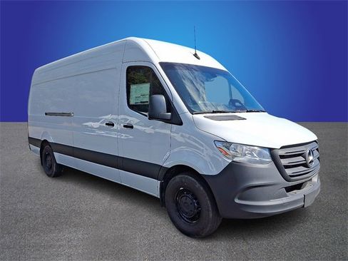 Used 2025 Mercedes-Benz Sprinter 2500 image 3