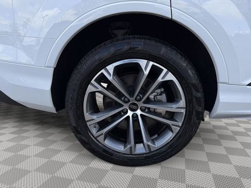 Used 2025 Audi Q7 2.0T Premium w/ Convenience Plus Package AWD/4WD image 13