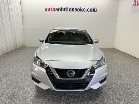 Used 2021 Nissan Versa SV image 2
