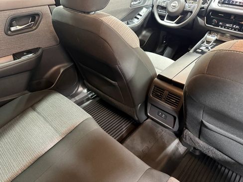 Used 2022 Nissan Rogue SV image 37