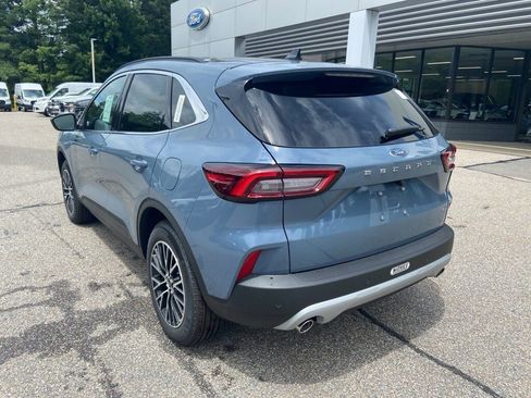 New 2025 Ford Escape SE image 3