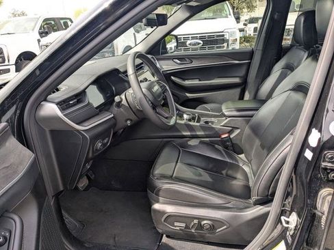 Used 2024 Jeep Grand Cherokee L Limited w/ Luxury Tech Group II AWD/4WD image 16