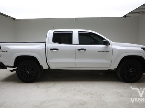 Used 2025 Chevrolet Colorado W/T w/ WT Custom Package AWD/4WD image 5