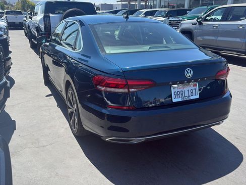 Used 2021 Volkswagen Passat 2.0T SE FWD image 5
