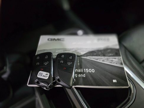 Used 2023 Chevrolet Silverado 1500 High Country w/ Technology Package image 46