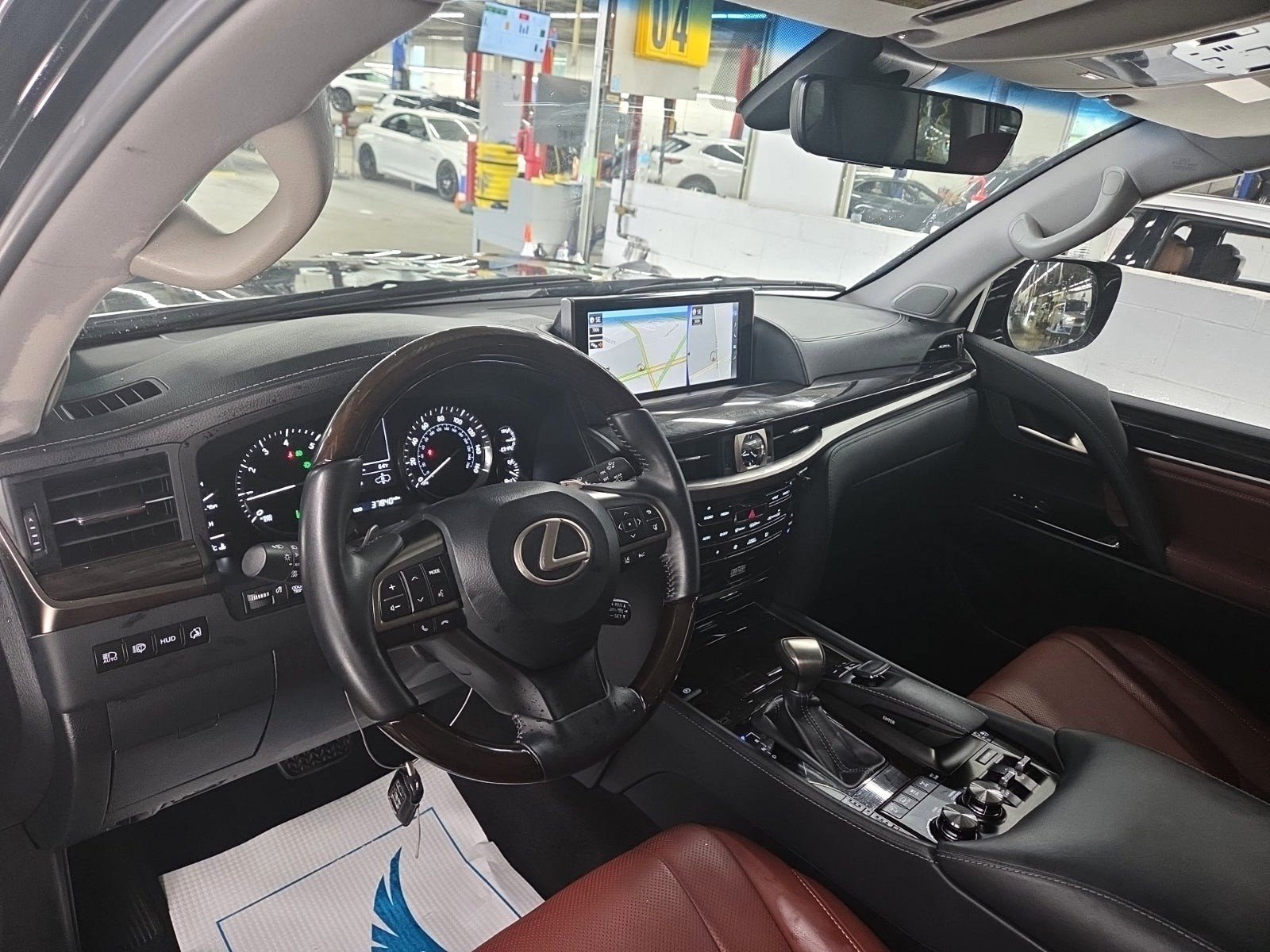 Used 2019 Lexus LX 570 4WD w/ Luxury Package image 12