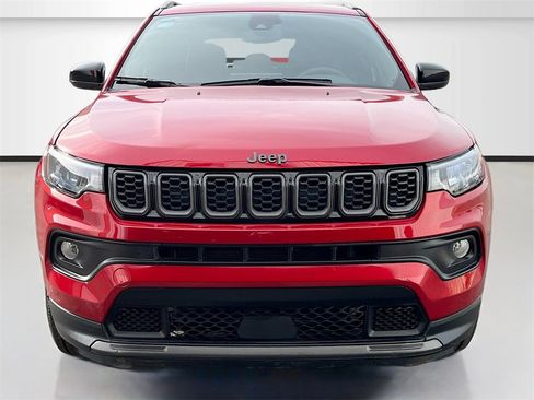 Used 2025 Jeep Compass Latitude w/ Altitude Special Edition image 2