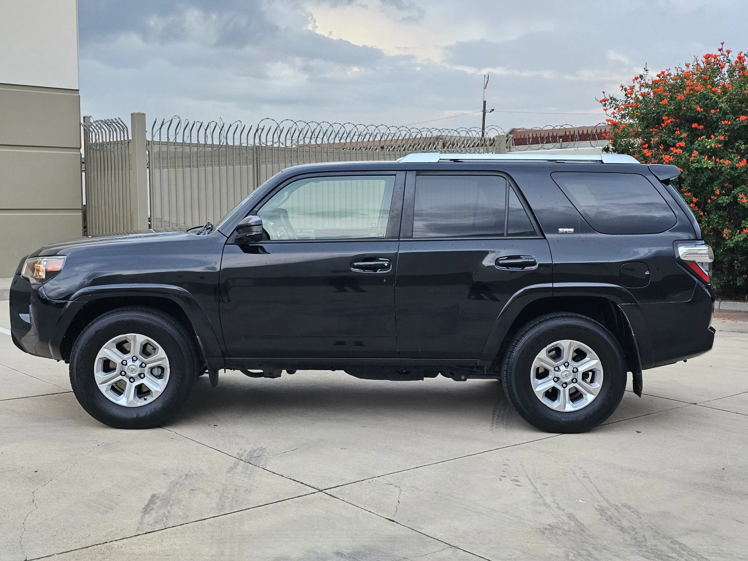 Used 2017 Toyota 4Runner SR5 RWD image 8