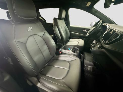 New 2026 Chrysler Pacifica Select w/ S Appearance Package image 28
