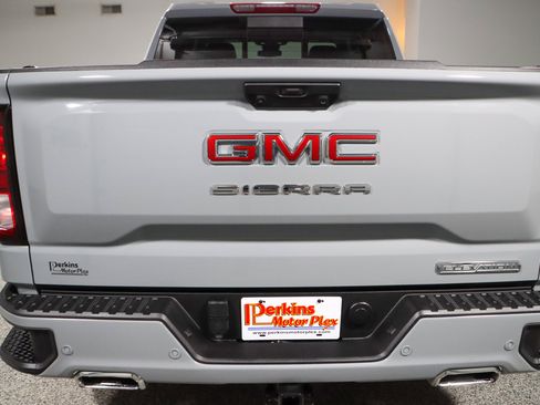 Used 2024 GMC Sierra 1500 Elevation w/ Elevation Premium Package AWD/4WD image 8