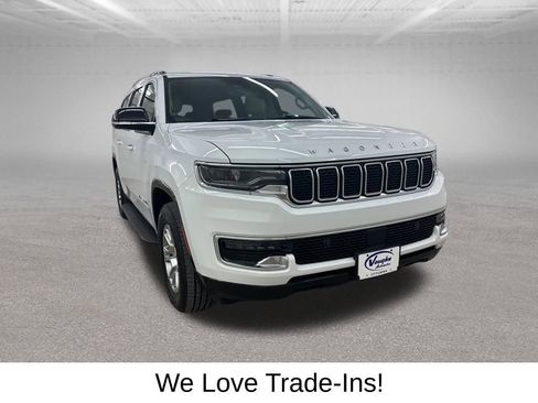 Used 2024 Jeep Wagoneer L 4WD image 3