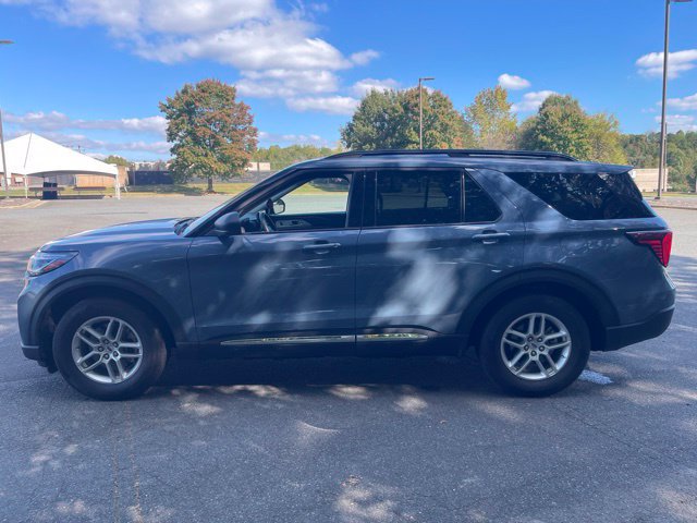 Used 2025 Ford Explorer Active RWD image 2