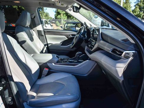 Used 2022 Toyota Highlander Platinum image 15