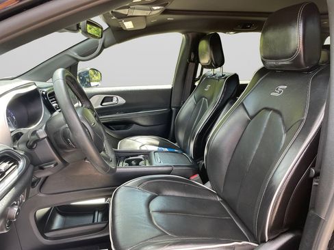 Used 2025 Chrysler Pacifica Limited FWD image 21