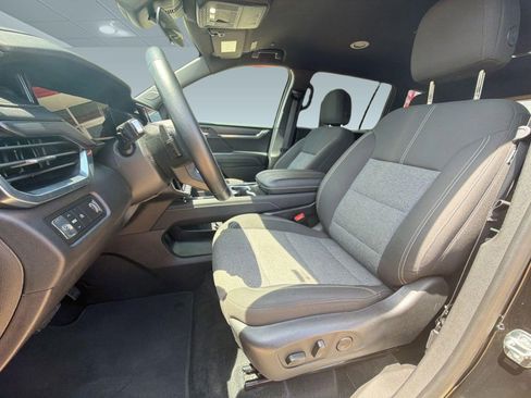 Used 2025 GMC Acadia Elevation FWD image 5