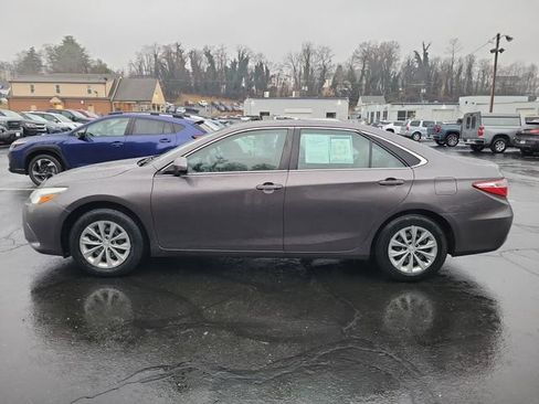 Used 2017 Toyota Camry LE image 4