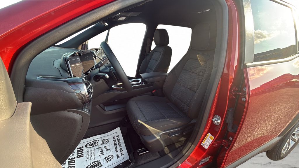 New 2026 Chevrolet Equinox LT w/ Safety and Technology Package FWD image 9