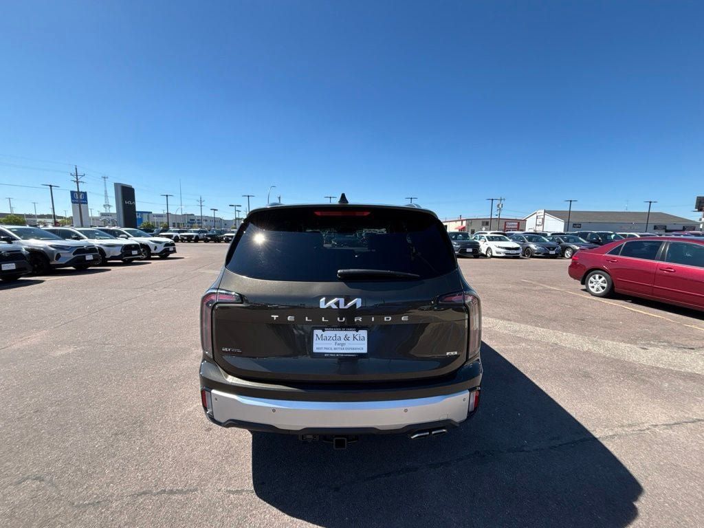 Used 2024 Kia Telluride EX w/ EX Captain's Chair Package AWD/4WD image 6