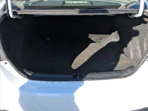 Used 2018 Toyota Corolla LE image 7