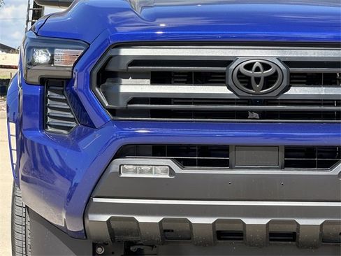 Certified 2025 Toyota Tacoma SR5 image 7