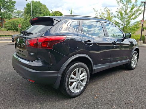 Certified 2017 Nissan Rogue Sport SV w/ SV Premium Package FWD image 6