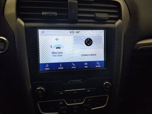 Used 2020 Ford Fusion SE AWD/4WD image 25