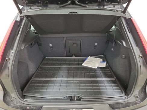 Used 2023 Volvo XC40 B5 Plus w/ Protection Package Premier image 10