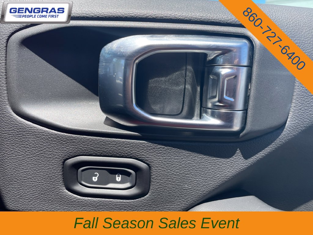 Used 2025 Jeep Wrangler Unlimited Sahara AWD/4WD image 15