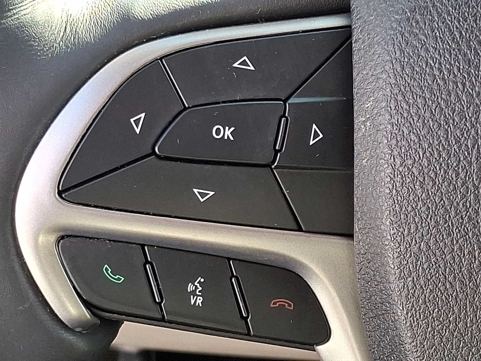 Used 2018 Jeep Grand Cherokee Limited AWD/4WD image 23