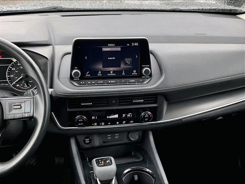 Used 2024 Nissan Rogue SV image 18