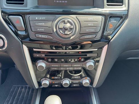 Used 2017 Nissan Pathfinder SV AWD/4WD image 34