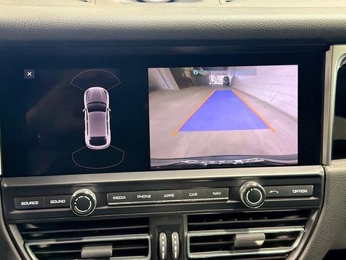 Certified 2021 Porsche Macan image 33