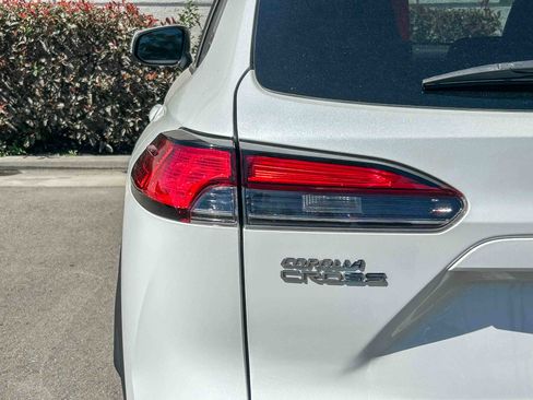 Used 2022 Toyota Corolla Cross XLE w/ Convenience Package image 9