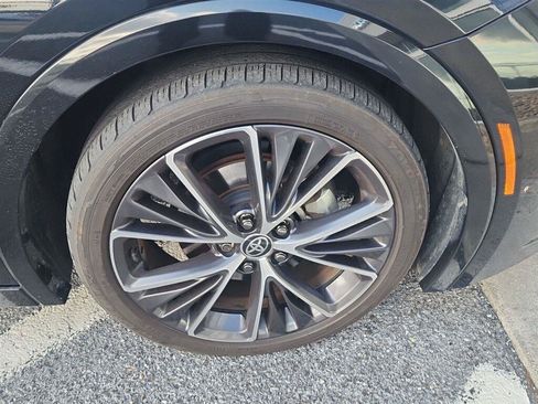 Used 2025 Toyota Prius XLE AWD/4WD image 18