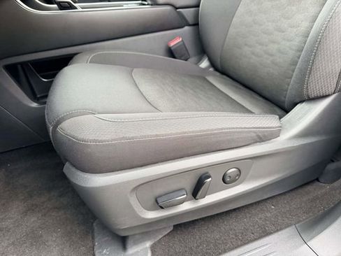 Used 2025 Nissan Pathfinder SV AWD/4WD image 15