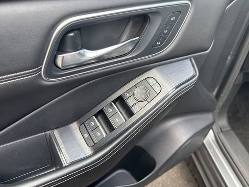 Used 2021 Nissan Rogue Platinum image 9