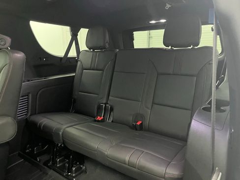 Used 2022 Chevrolet Suburban RST w/ Sport Performance Package image 32