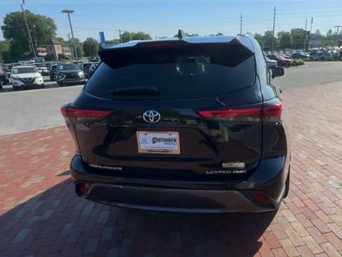 Used 2022 Toyota Highlander Limited AWD/4WD image 2