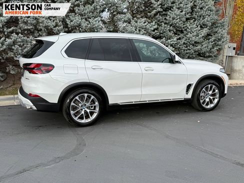 Used 2025 BMW X5 xDrive50e image 9
