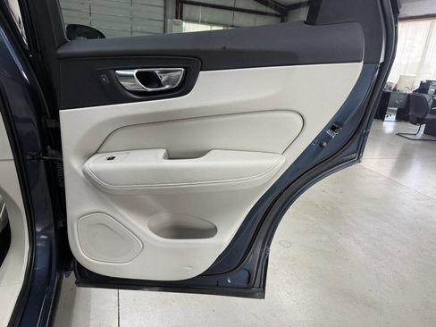 Used 2018 Volvo XC60 T6 Momentum w/ Convenience Package AWD/4WD image 13