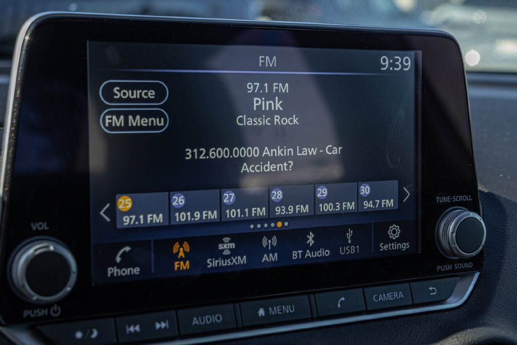 Used 2023 Nissan Sentra SV FWD image 16