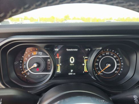 Used 2025 Jeep Wrangler Unlimited Sahara AWD/4WD image 28
