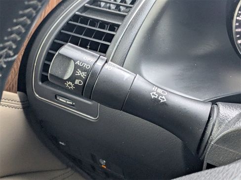 Used 2021 Nissan Armada SL w/ Captain's Chairs Package image 26