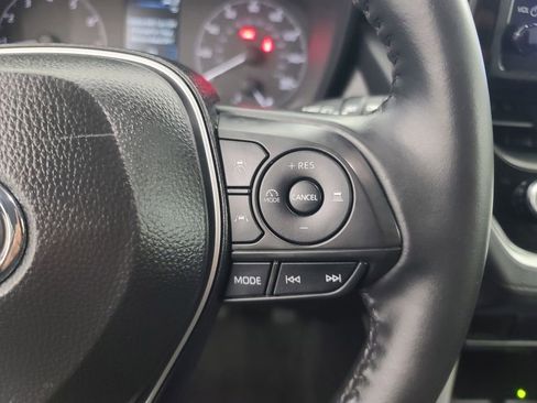 Used 2025 Toyota Corolla Cross LE image 28